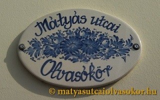 Az olvasókör falán elhelyezett tábla.